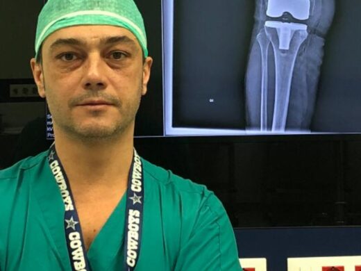 Il dottor Manuel Valori è ortopedico a Pistoia